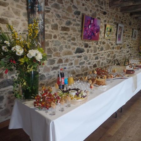 Logis Hotel Restaurant Le Commerce Guichen Exterior foto
