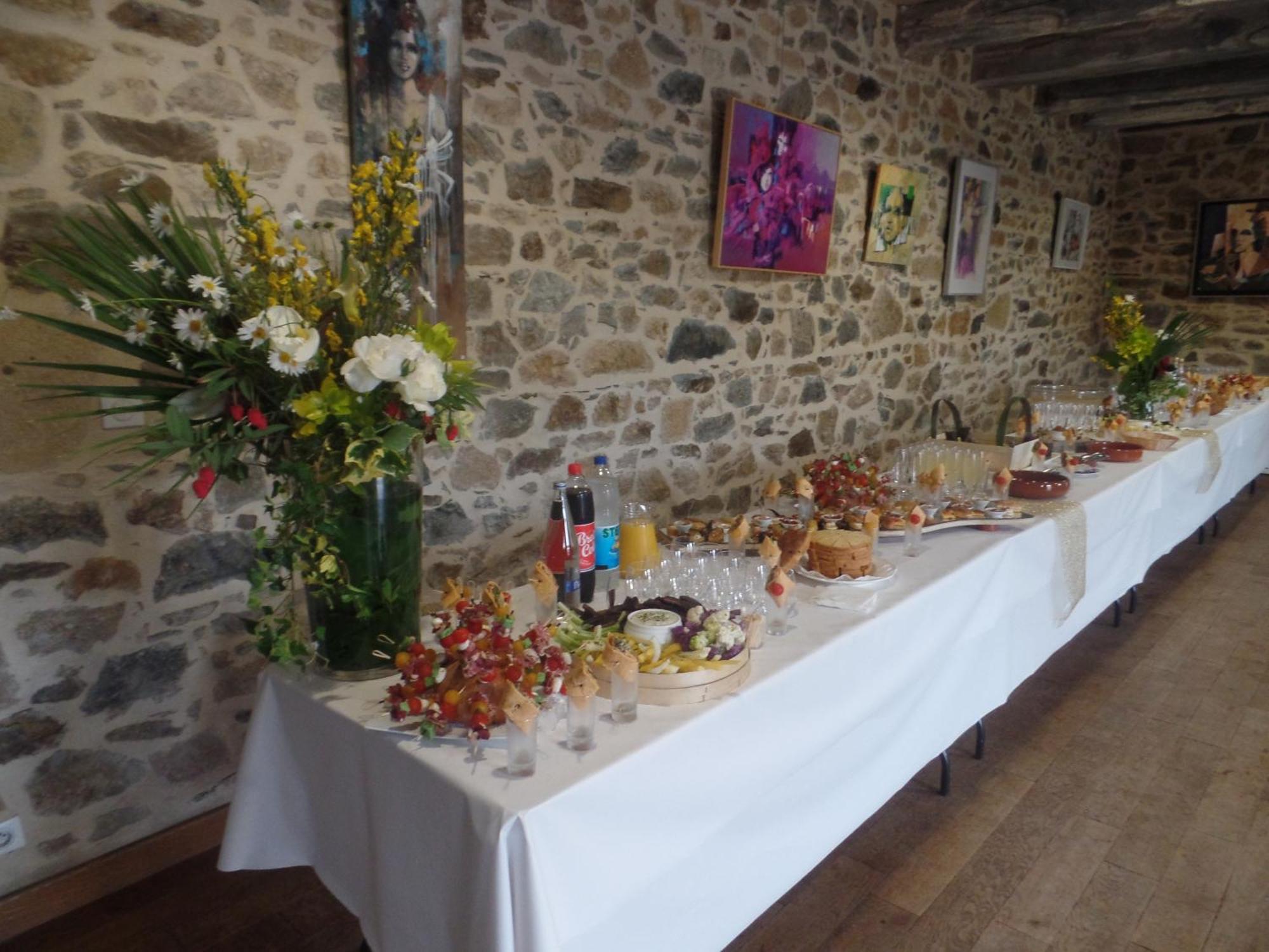 Logis Hotel Restaurant Le Commerce Guichen Exterior foto